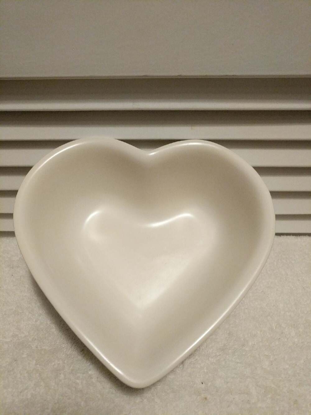 Pfaltzgraff Tea Rose Beige Pink Rose Pattern Heart Shape Stoneware Serving Bowl